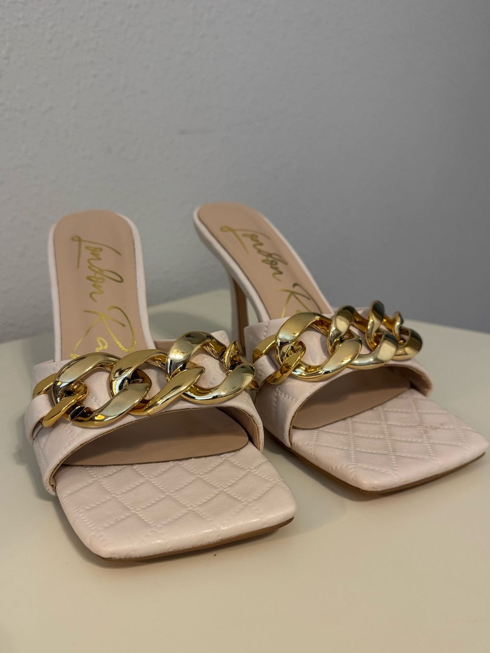 EUC London Rag Women's Pink Chain-Accent Open-Toe Mule Heel